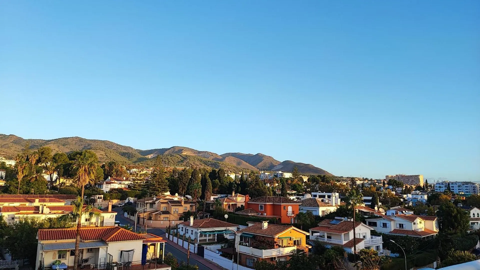 Isla De Benalmadena 1, Jacuzzi, 80M From The Sea, Ac, Bbq, Private Parking, Big Terrace Apartment